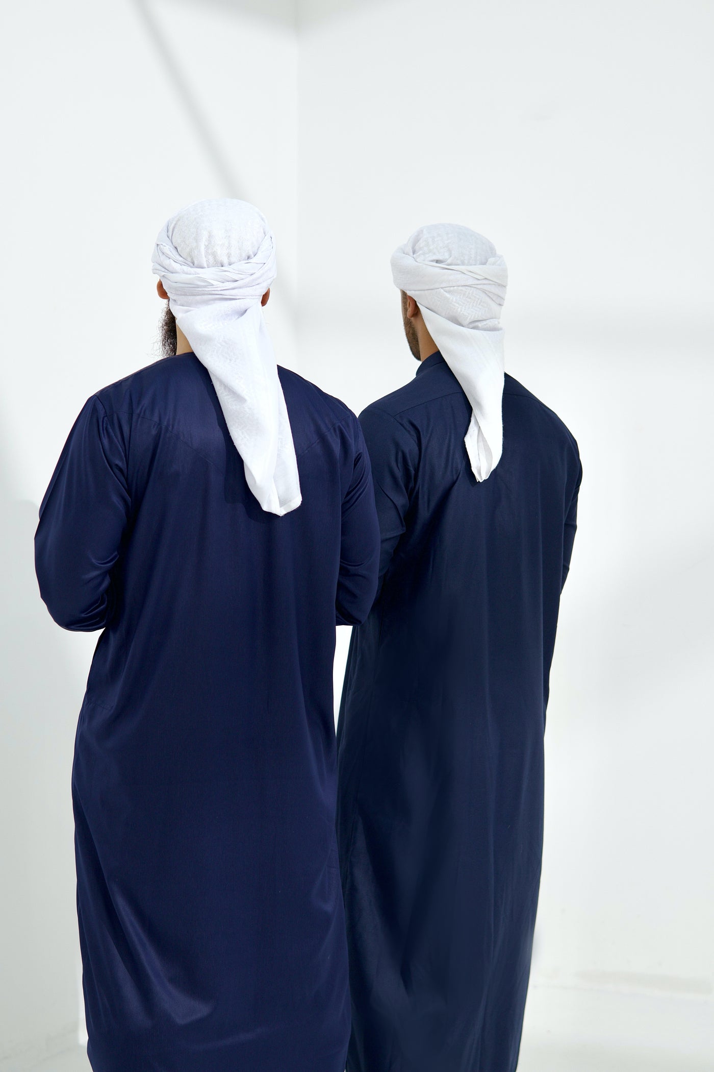 Qamis Saudi Satiné bleu nuit